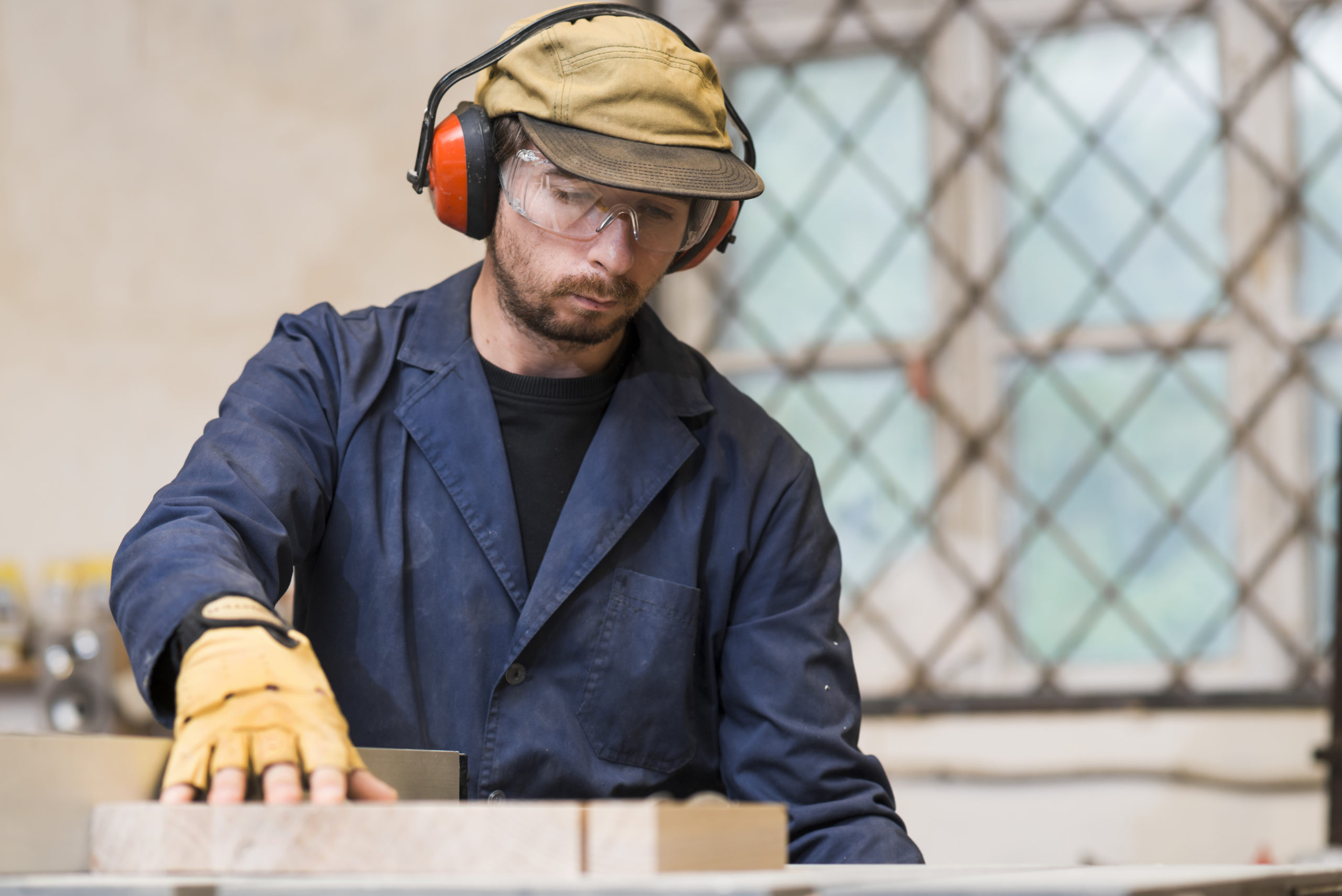 Réalisation de porte en bois sur mesure à Vanves Réalisation de porte en bois sur mesure à Vanves
